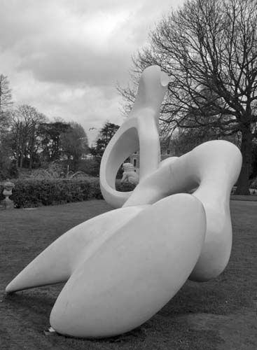 Henry Moore Sculpture 03
